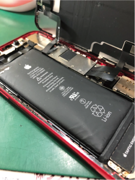 膨張したiPhoneバッテリー